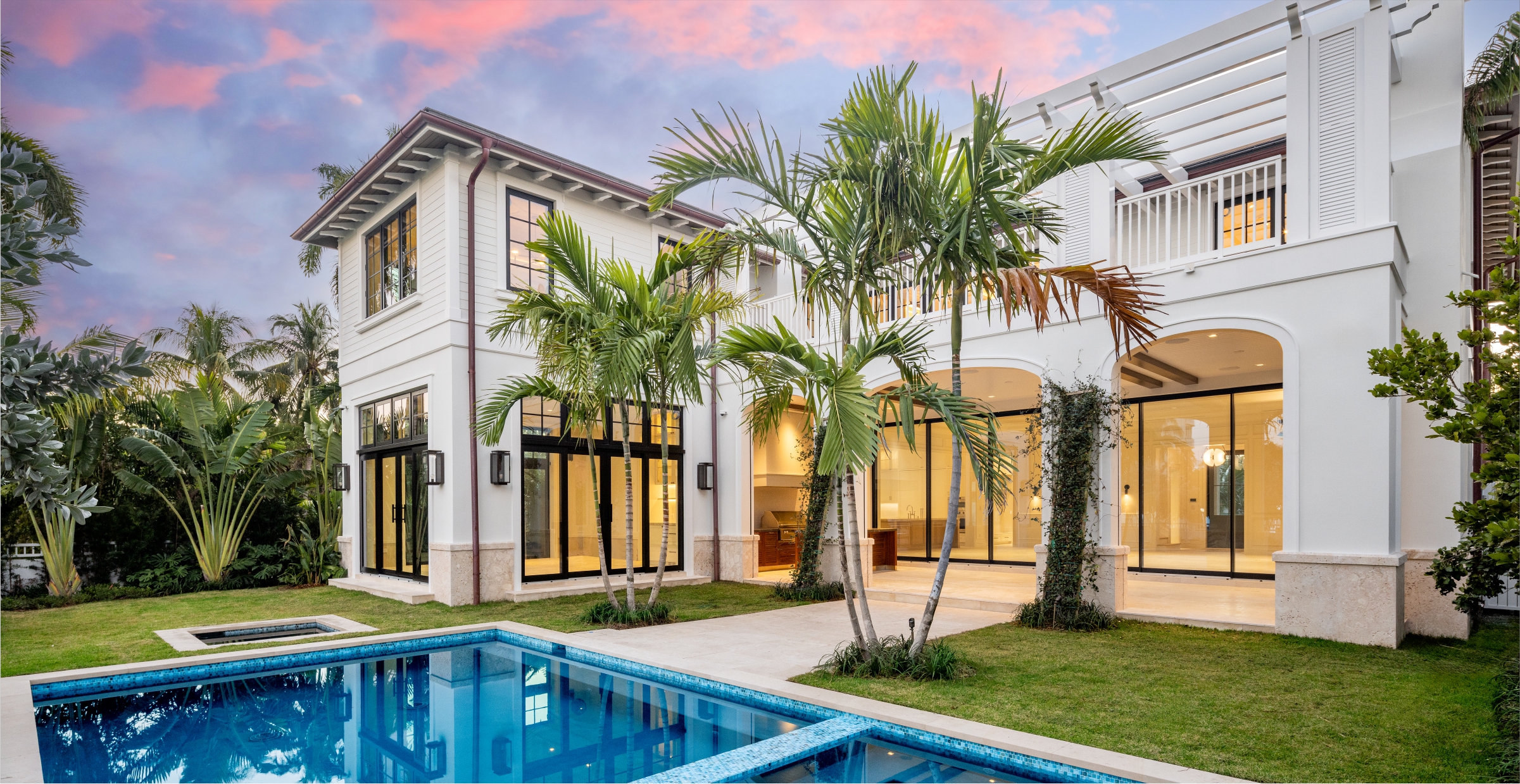 Amazing luxury home in Miami with modern architecture, large windows and a great pool area.